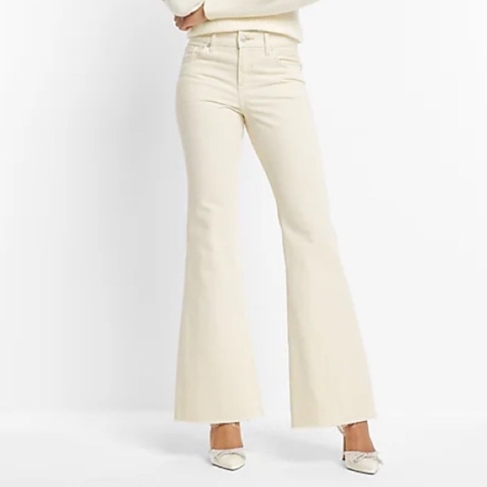 NWT Express '70s Flare Mid Rise Sz 4R Cream Jeans
